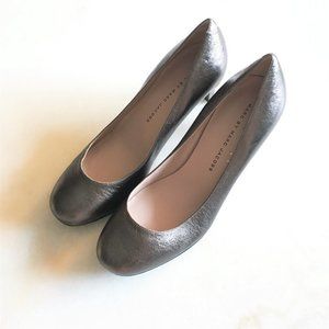 Like new! Marc Jacobs heels pewter gunmetal metallic foil pumps high heel shoes